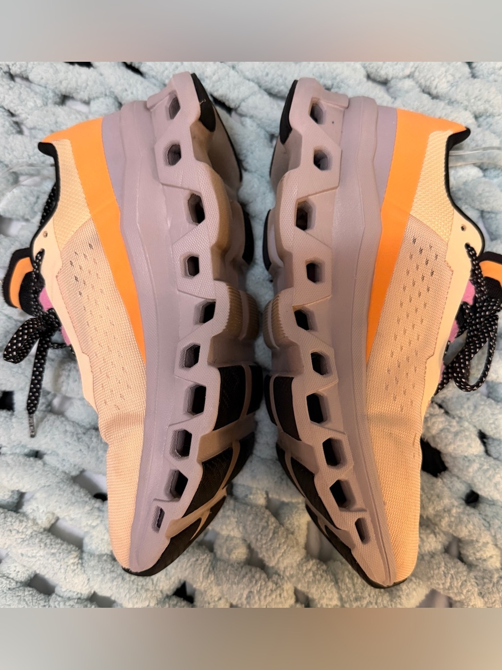 On Cloudmonster Running Shoes in Lt Orange & Bright Orange Trim Women’s Sz 7 - Picture 5 of 17